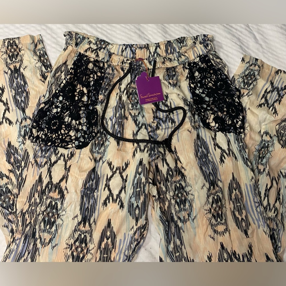 Boho Patterned Pants with Black Lace Detail Women’s Large